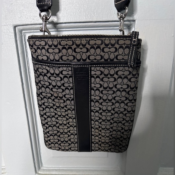 Coach - Picture 3 of 7